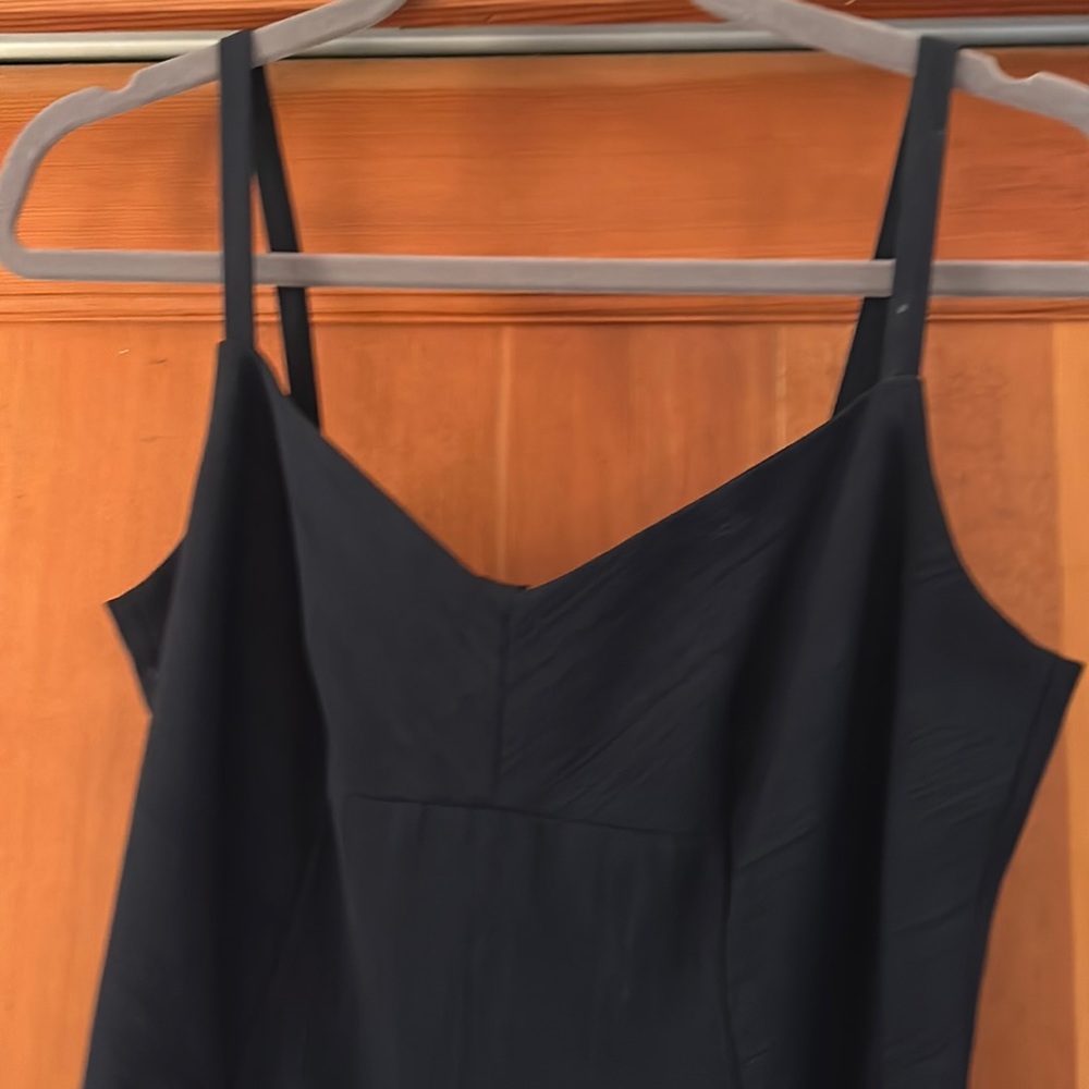Size 6 BCBG navy spaghetti strap fully lined dress